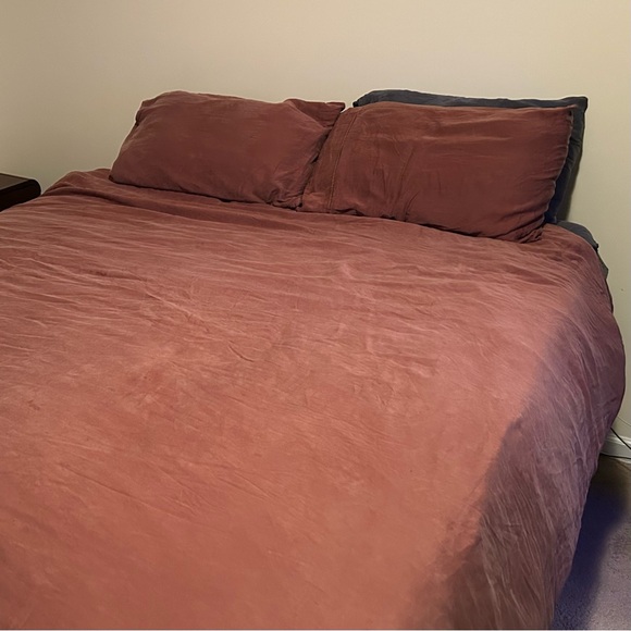 Eucalypso Home Terracotta Heavenly Duvet Cover & Silky Pillowcase Set - Picture 4 of 7